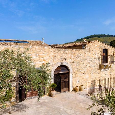 Buccheri Masseria Fortificata Lo Zafferaneto מראה חיצוני תמונה