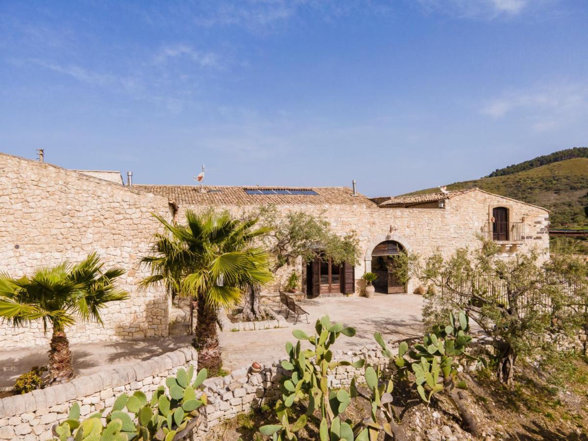 Buccheri Masseria Fortificata Lo Zafferaneto מראה חיצוני תמונה