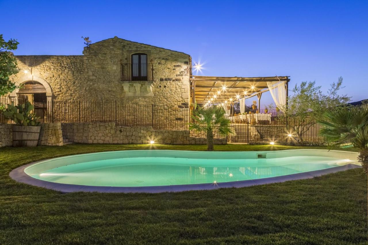Buccheri Masseria Fortificata Lo Zafferaneto מראה חיצוני תמונה
