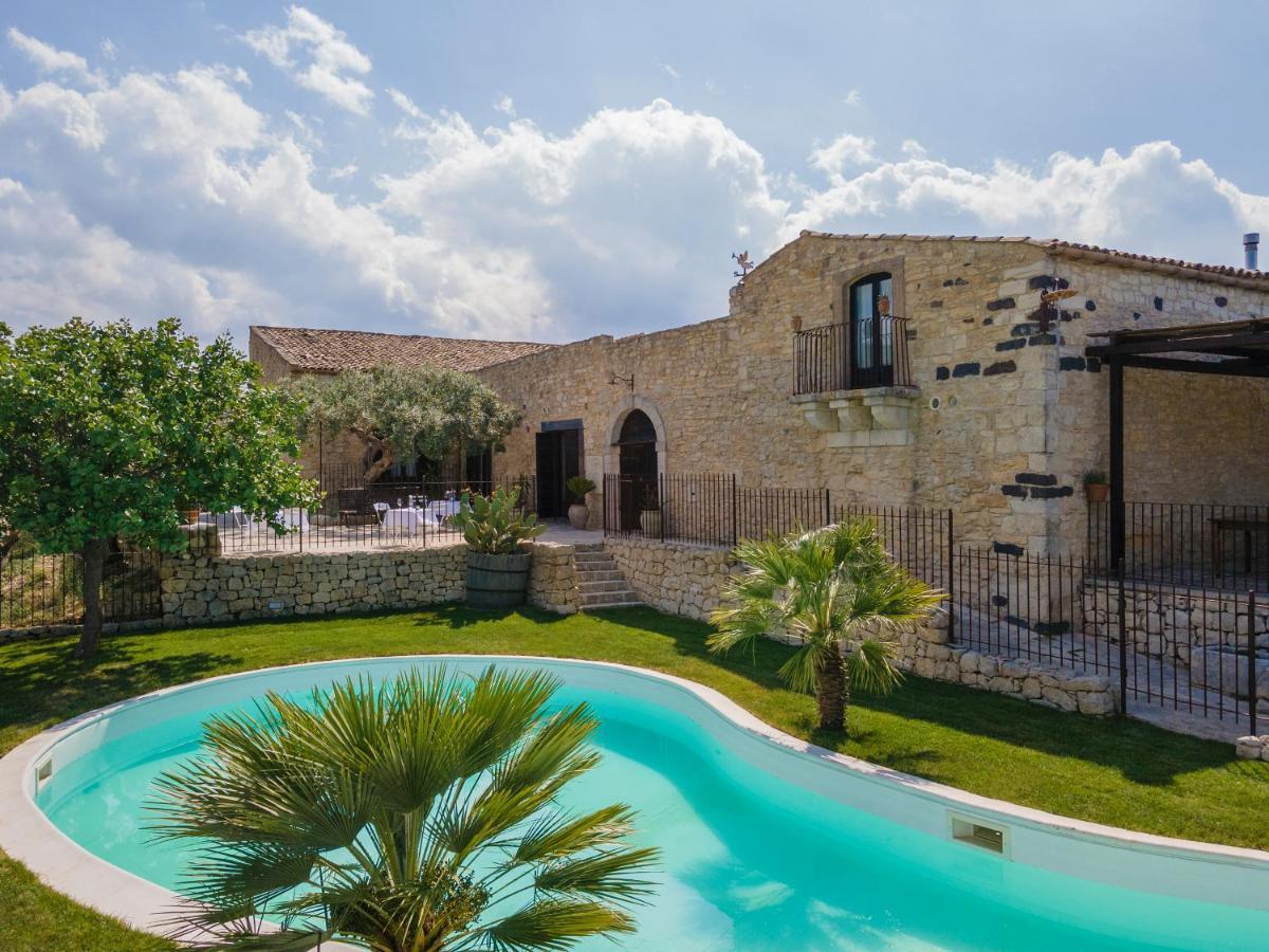 Buccheri Masseria Fortificata Lo Zafferaneto מראה חיצוני תמונה