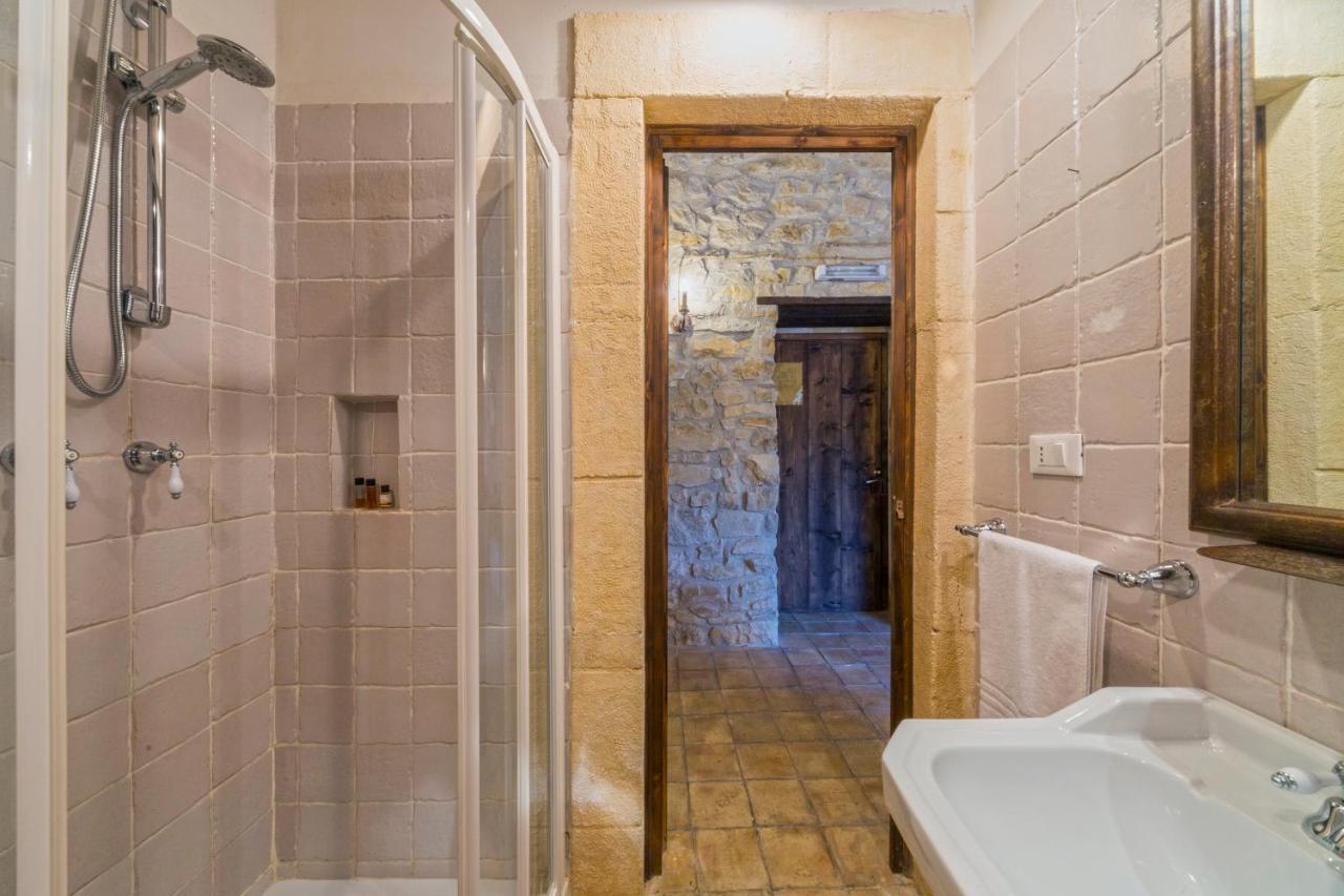 Buccheri Masseria Fortificata Lo Zafferaneto מראה חיצוני תמונה