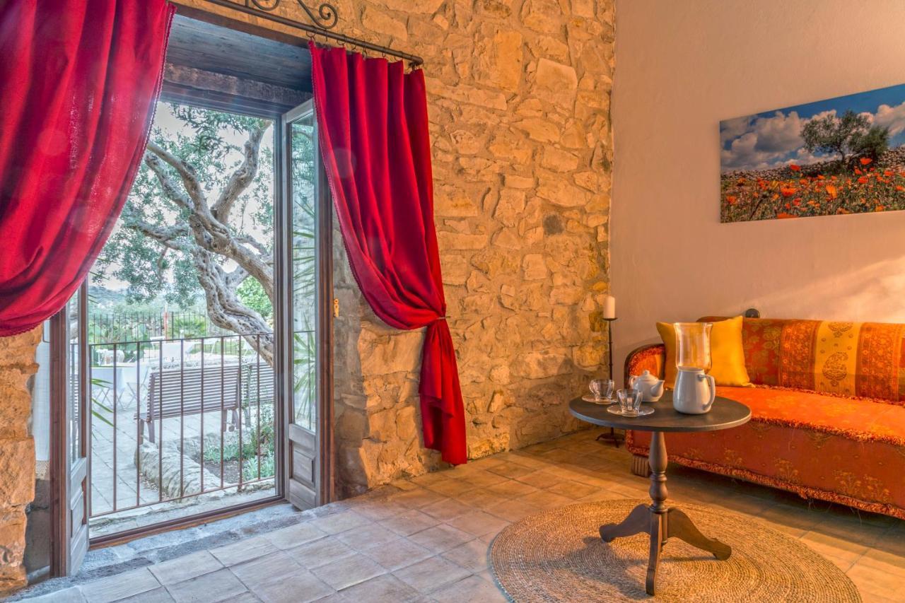 Buccheri Masseria Fortificata Lo Zafferaneto מראה חיצוני תמונה
