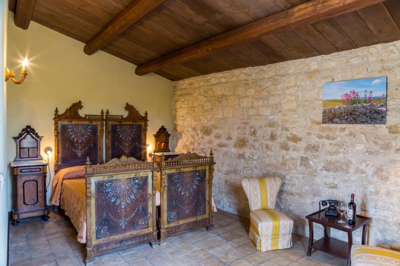 Buccheri Masseria Fortificata Lo Zafferaneto מראה חיצוני תמונה